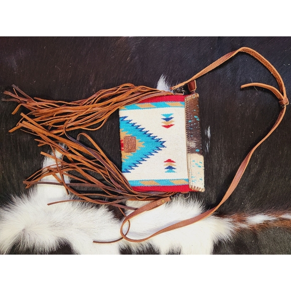 American Darling Cowhide Saddle Blanket Crossbody - Picture 2 of 3